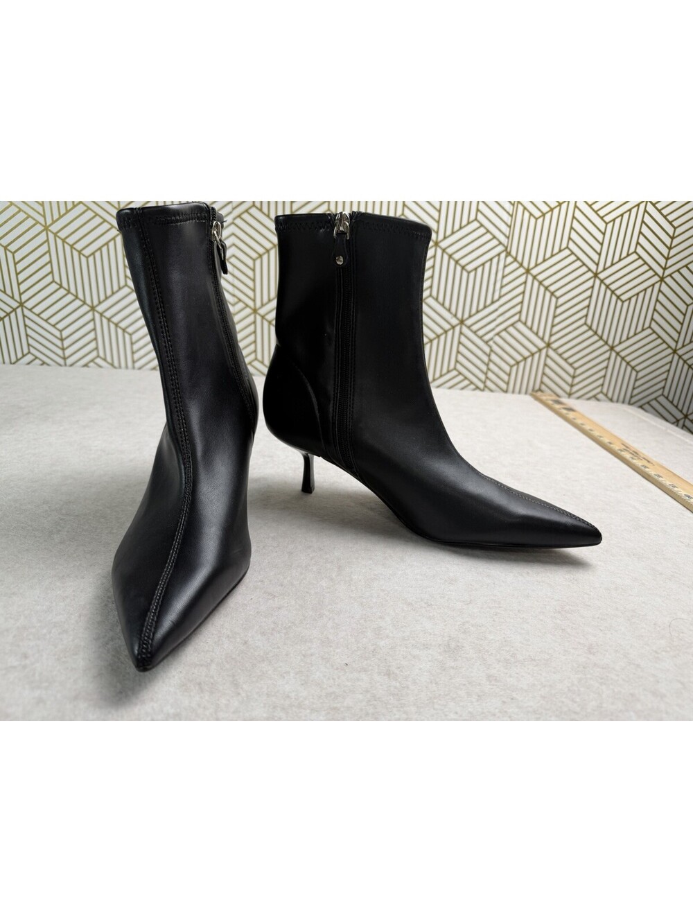 Guess Yanka Black Faux Leather Booties Pointed Toe Kitten Heel Women’s 9.5 NWOB